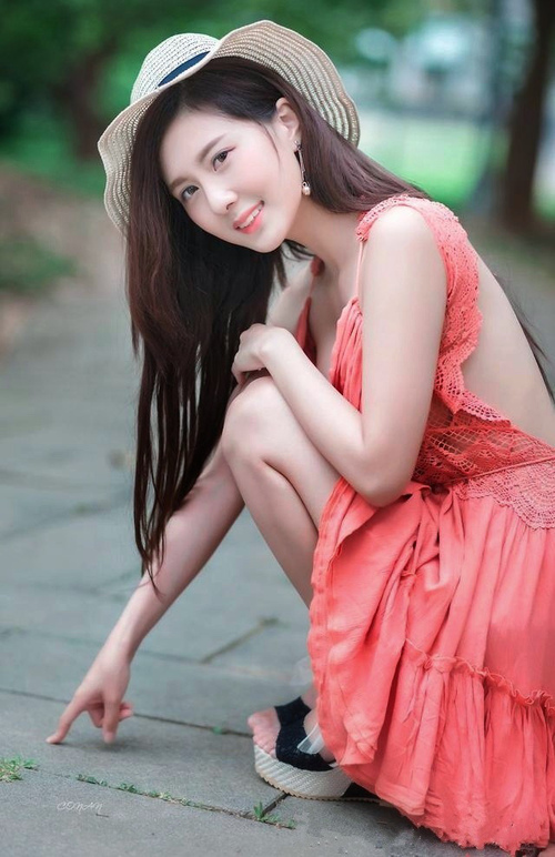 绿茵场上的石油战争，一场非典型争冠预演，伊朗用铁血撞开尼日利亚的城墙
